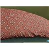 Image 3 : 4 Decorative and Standard Pillows in Assorted Patterns