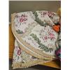 Image 2 : Linens With Decorative Quilt Bag and Plush Duck Toy