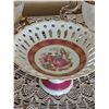 Image 2 : 3 Décor Pieces: Japan Porcelain Compote and 2 Seahorse Glass Bowls