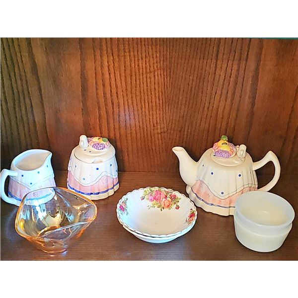 Lot: Ceramic Teapot Set, Depression Glass Bowl, Royal Albert Dish