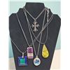 Image 1 : 5 Mixed Material Pendant Necklaces