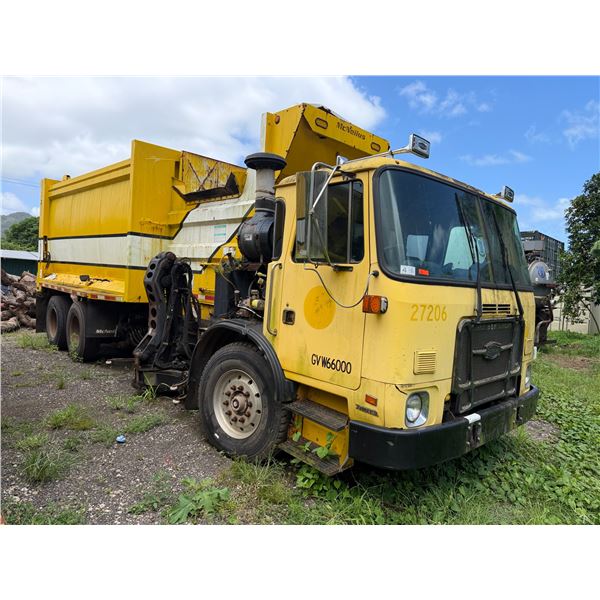 Autocar Xpeditor Refuse Truck w/ McNeilus Garbage Body (For Repair or Parts Only)