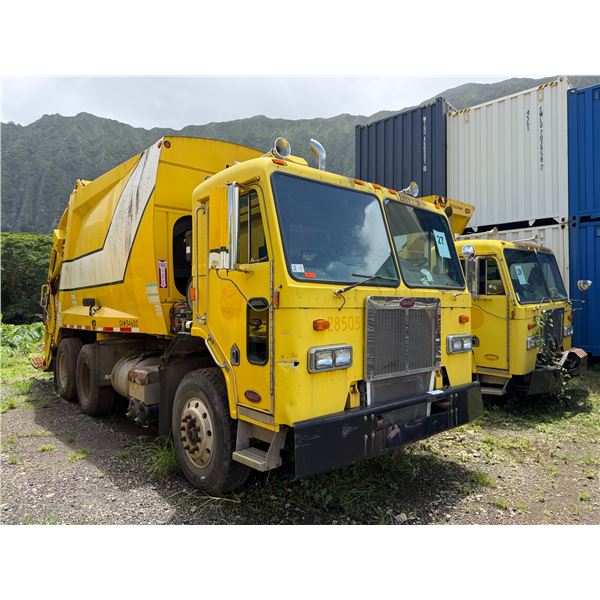 Peterbilt Refuse Truck w/ McNeilus Garbage Body (For Repair or Parts Only)
