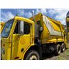 Image 5 : Peterbilt Refuse Truck w/ McNeilus Garbage Body (For Repair or Parts Only)