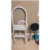 Image 2 : Shark Vacuum, Stools A