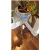 Image 3 : Plant Stand, Plant A