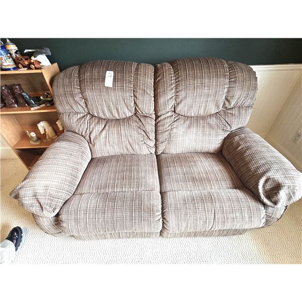 La Z Boy Recling Love Seat C