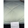 Image 3 : Below Zero Cooling Body Pillow Mint Green