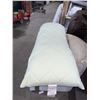 Image 5 : Below Zero Cooling Body Pillow Mint Green