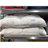 Image 2 : 2 White Tufted Queen Size Pillows