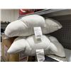 Image 3 : 2 White Tufted Queen Size Pillows