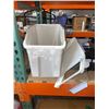 Image 6 : White Plastic Food Storage Bin with Lid