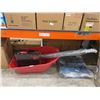 Image 2 : Red Wheelbarrow With 6Pi3 Hoe in Box