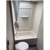 Image 16 : Keystone 22 ft Springdale Travel Trailer with Weight Distribution Hitch