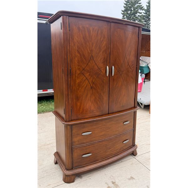 WOODEN ARMOIRE/MEDIA WARDROBE FEATURING A WARM AND DIAMOND VENEER PATTERN (MATCHES KING BED IN LOT 1