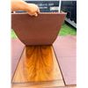Image 12 : VINTAGE SOLID WOOD DOUBLE-PEDESTAL DINING TABLE WITH TWO LEAVES