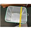 Image 13 : VINTAGE ROLLING ROCK EXTRA PALE BEER GREEN METAL ADVERTISING ICE CHEST COOLER WITH A WHITE LID