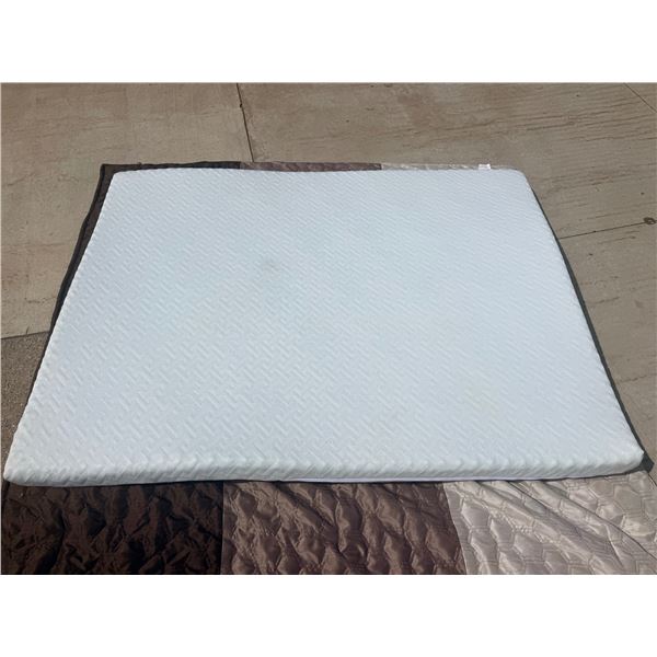 QUEEN BED MEMORY FOAM MATTRESS TOPPER