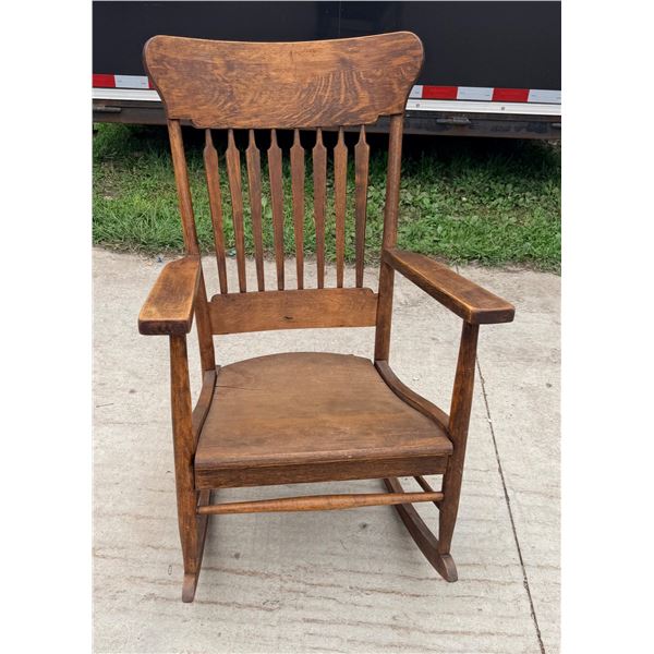 ANTIQUE SOLID OAK ROCKING CHAIR