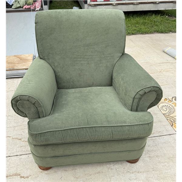 UPHOLSTERED KING HICKORY FURNITURE ARMCHAIR