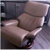 Image 6 : Ekornes Stressless Leather Recliner with Ottoman and Adjustable Tray Table