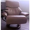Image 7 : Ekornes Stressless Leather Recliner with Ottoman and Adjustable Tray Table