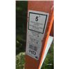 Image 4 : Louisville 5-Foot Fibreglass Step Ladder 225 lb Rating