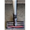 Image 4 : Dyson V6 Full Kit Cordless Stick Vacuum Cleaner