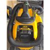 Image 5 : DeWalt DCV581H Heavy Duty 2 Gallon Wet/Dry Vacuum
