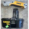 Image 3 : DeWalt 18V Reciprocating Saw, Utility Knife, and Battery