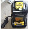 Image 5 : DEWALT 14 oz Hammer with 40V Battery, Charger, and Carrying Bag