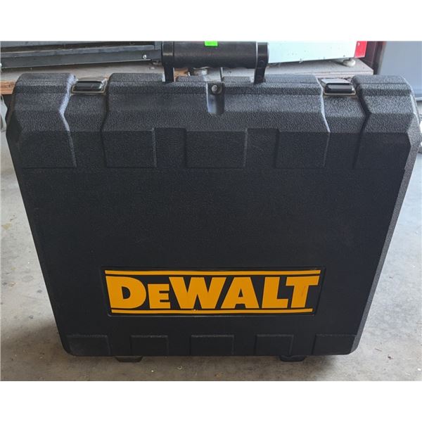 DeWalt Router Kit with Plunge and Fixed Bases in Carrying Case