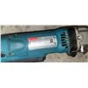Image 5 : Makita Power Tool Lot: 3709 Router, DA3010F Angle Drill, 9005B Angle Grinder