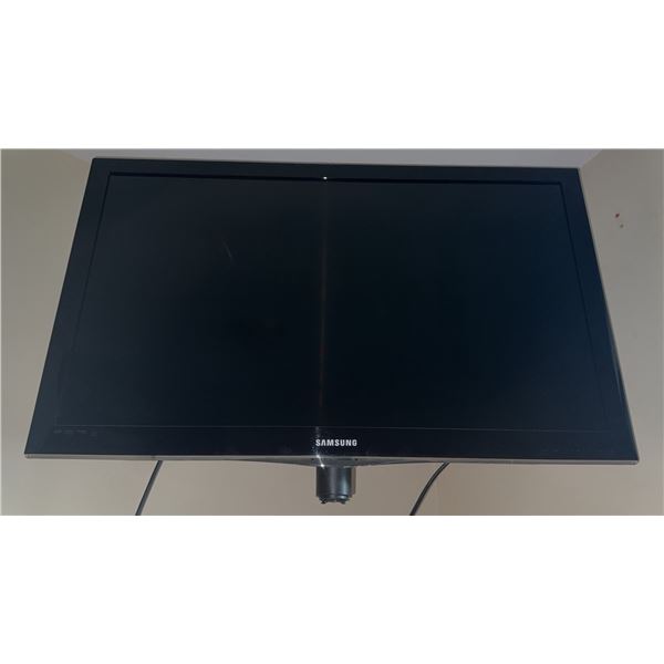 Samsung LN32C450E1DXZA 32-Inch LCD TV with Wall Mount