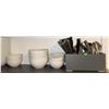 Image 3 : Madison Square Park Porcelain Dinnerware Set with Glass Mugs and Knife Block