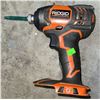 Image 2 : RIDGID 18V Cordless Impact Driver, Flashlight, Charger, and Battery Set