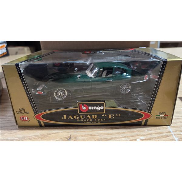 Burago- 1961 Jaguar E - 1/18 scale