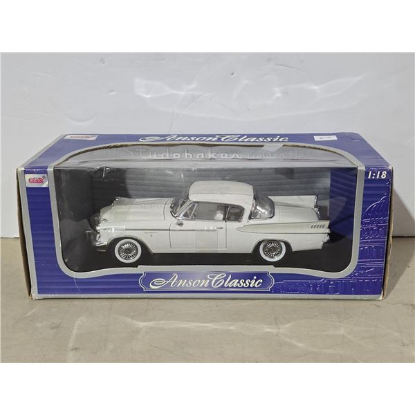 1957 Studabaker Golden Hawk - 1/18