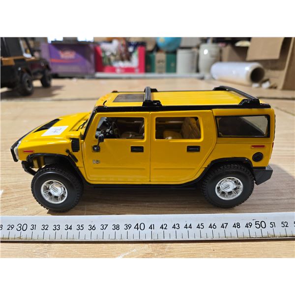 Humvee - 1/18 scale-magnetic hood
