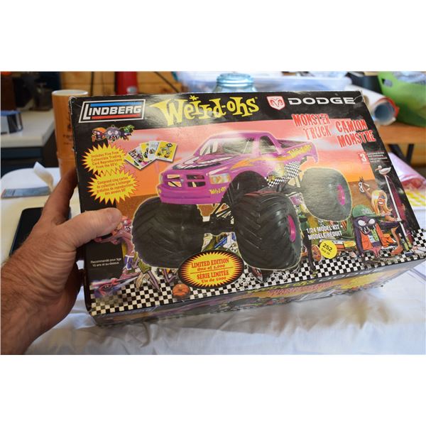 Limited Edition NOS Weird-Ohs 1:24 Dodge Monster Truck Model Kit