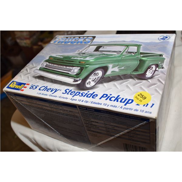 NOS 1965 Chevy Stepside Pickup 1:25 Truck Model Kit