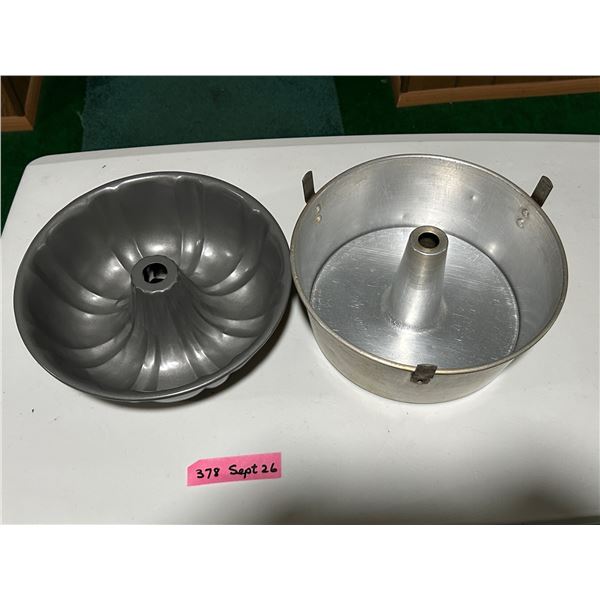 Angel food cake pan and non-stick bundt pan