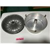 Image 1 : Angel food cake pan and non-stick bundt pan