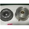 Image 2 : Angel food cake pan and non-stick bundt pan