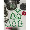 Image 3 : Christmas cookie cutters, donut cutter and steamer insert
