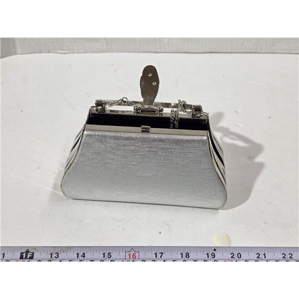 Vintage Ladies Evening Bag w/ Handle & Over Shoulder Chain – Like New
