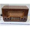Image 2 : 1947 Reconditioned RCA Victor Model 50 5-Tube 3-Band Radio, Wood Case – Exc. Working Condit