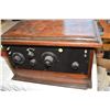 Image 1 : Antique Radio
