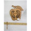 Image 1 : 922. Vintage Copper Trivet or Hot Pad for a Table Shaped like an Apple