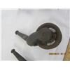 Image 3 : 926. Lot of 3 Antique Cast Iron Castors